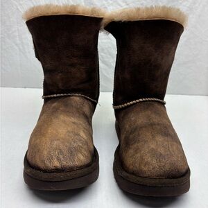 UGG Shearling-Lined Ankle Boot, women’s SZ 7, box 19
